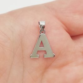 Fehér arany "A" betű medál kő nélkül