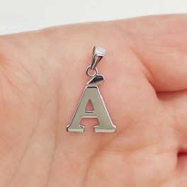 Fehér arany "Á" betű medál kő nélkül