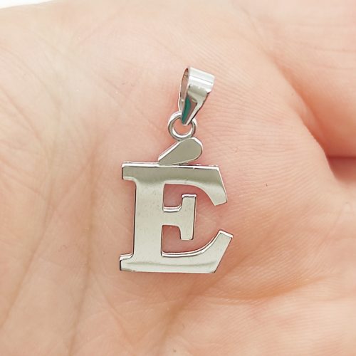 Fehér arany "É" betű medál kő nélkül