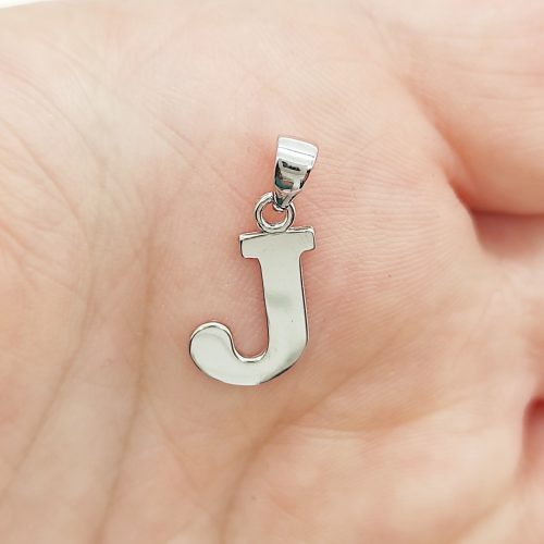 Fehér arany "J" betű medál kő nélkül