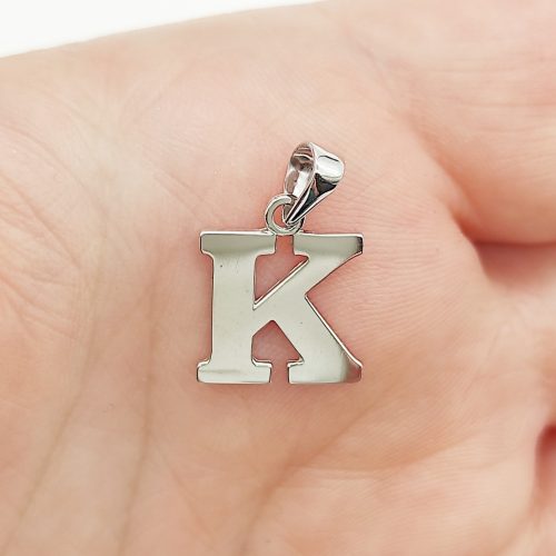 Fehér arany "K" betű medál kő nélkül