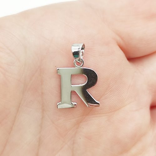 Fehér arany "R" betű medál kő nélkül