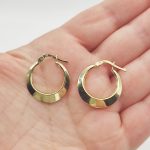 Sárga arany alul szélesedő karika fülbevaló