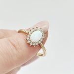 Sárga arany gyűrű fehér opállal