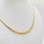 Sárga arany elől szélesedő kobra nyakék