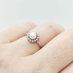 Fehér arany gyűrű gyönggyel és cirkóniával