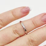 Fehér arany gyűrű gyémánttal