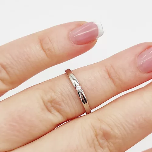 Fehér arany gyűrű gyémánttal