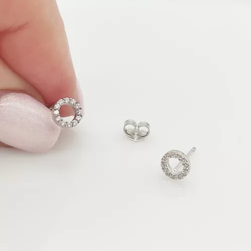 Fehér arany kis köves kör alakú fülbevaló