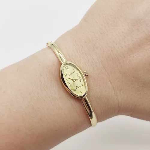 Sárga arany ovális számlapú karperec óra