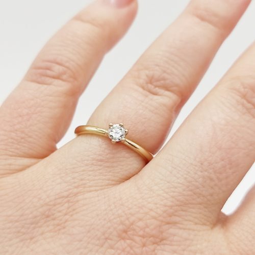 Sárga arany egy köves gyűrű