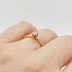 Sárga arany egy köves gyűrű