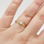 Sárga arany egy köves gyűrű