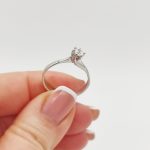 Fehér arany egy köves gyűrű