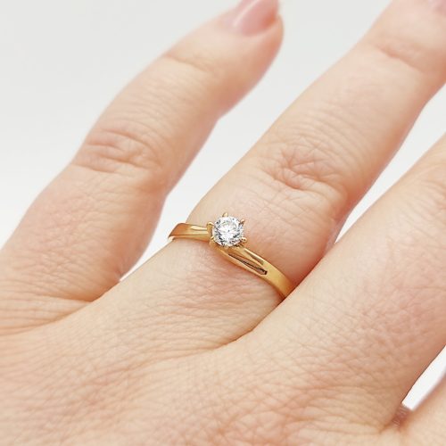 Sárga arany egy köves gyűrű