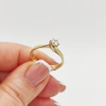 Sárga arany egy köves gyűrű