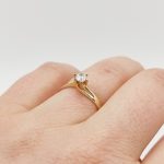 Sárga arany egy köves gyűrű