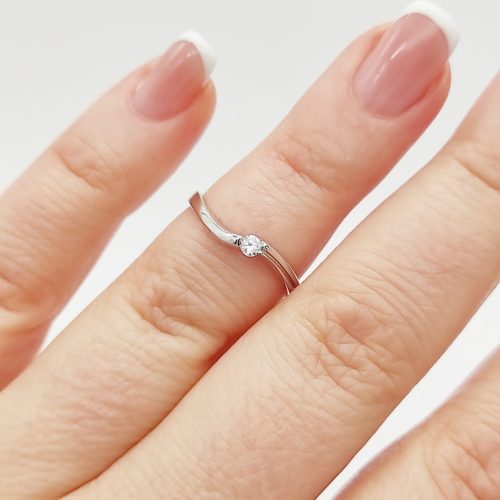 Fehér arany egy köves gyűrű