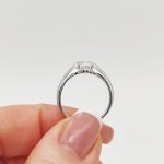 Fehér arany egy köves gyűrű