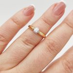 Sárga arany egy köves gyűrű