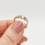 Sárga arany egy köves gyűrű