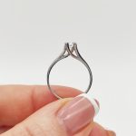 Fehér arany egy köves gyűrű