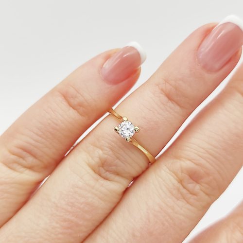 Sárga arany egy köves gyűrű