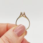 Sárga arany egy köves gyűrű