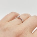 Fehér arany egy köves gyűrű