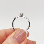 Fehér arany egy köves gyűrű