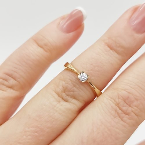 Sárga arany egy köves gyűrű