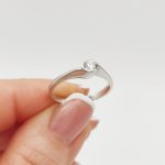 Fehér arany egy köves gyűrű