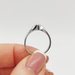 Fehér arany egy köves gyűrű