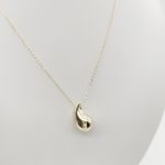 Sárga arany nyaklánc vízcsepp medállal