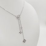 Ezüst nyaklánc virág medállal