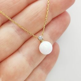   Sárga arany nyaklánc fehér opál gömbbel és cirkóniával