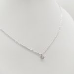 Fehér arany anker nyaklánc egy köves medállal