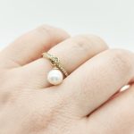 Sárga arany gyűrű gyönggyel és cirkóniákkal