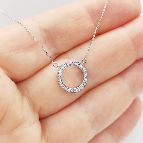 Fehér arany nyaklánc körbeköves gyémánt karika medállal