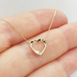 Sárga arany nyaklánc gyémánt szív medállal