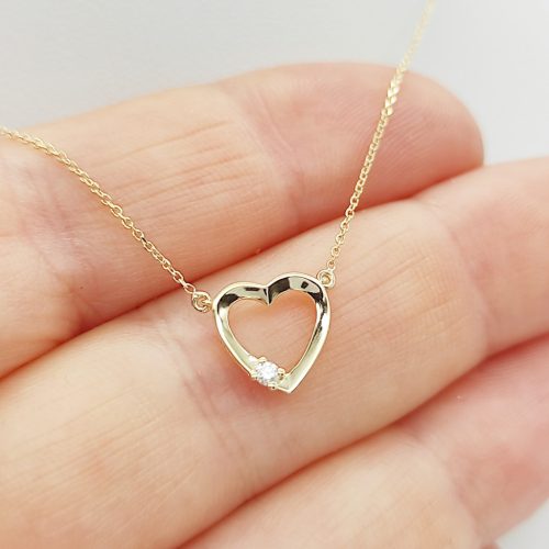 Sárga arany nyaklánc gyémánt szív medállal