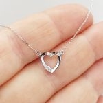 Fehér arany nyaklánc gyémánt szív medállal