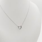 Fehér arany nyaklánc gyémánt szív medállal