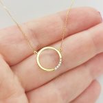 Sárga arany nyaklánc gyémánt medállal