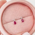 Arany fülbevaló rubinnal és gyémánttal