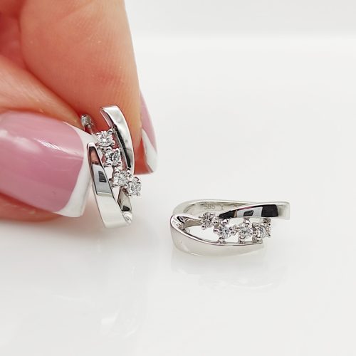 Fehér arany fülbevaló gyémánttal