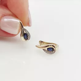 Sárga arany fülbevaló gyémánttal és zafírral