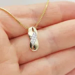 Sárga-fehér arany medál gyémánttal