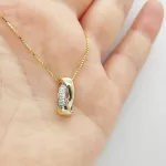 Sárga-fehér arany medál gyémánttal