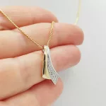 Sárga-fehér arany medál gyémánttal